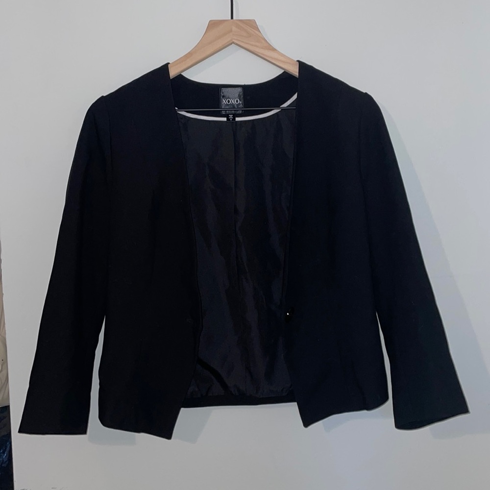 Trendy Black Cropped Blazer